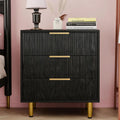 Astuce rangement pour chambre, penderie bordeaux en bois